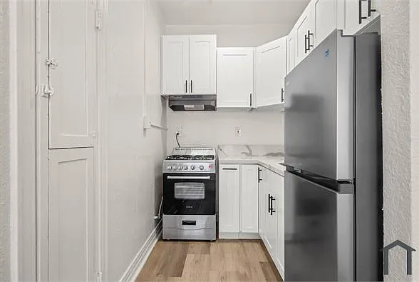 Studio, 350 sqft, $1,350 — Photo 3