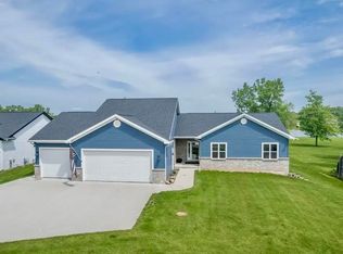 2448 Lake Cottage Ct, Menasha, WI 54952