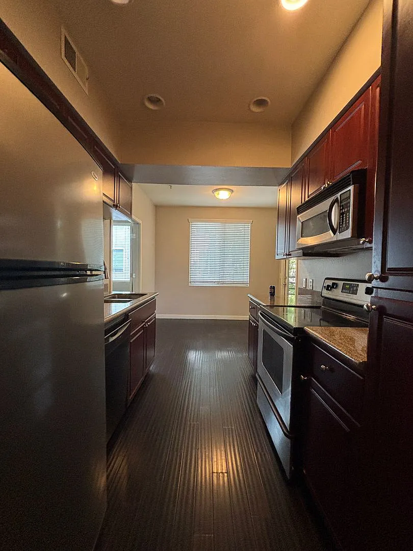 3rd Ave Palms 3 bed 2 bath — Photo 2