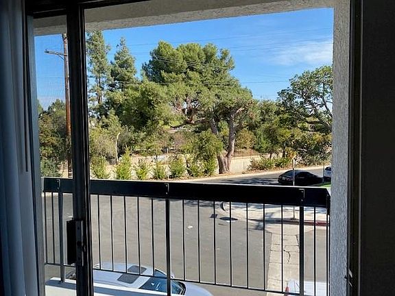 4th image of 13100 Valleyheart Dr #103
