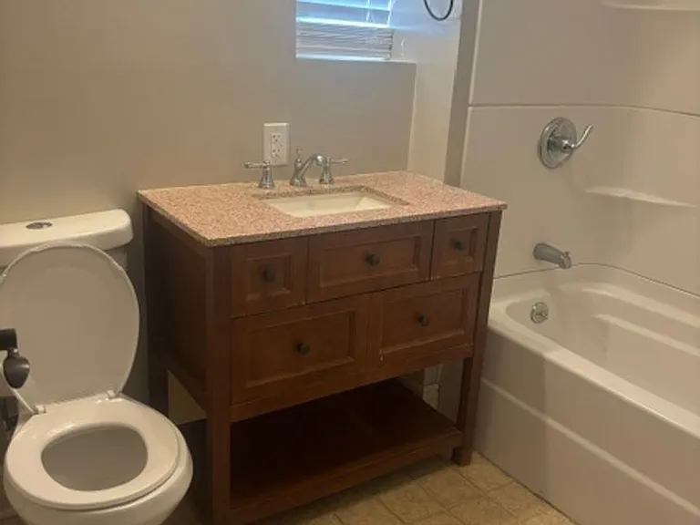 412 Maple St — Photo 8