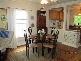 Dining eat-in kitchen