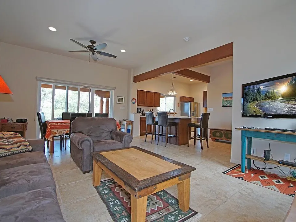 104 Paseo Vis