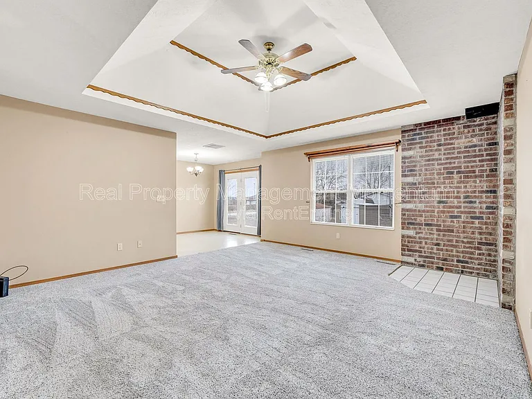 2671 N Cedar Ave — Photo 25