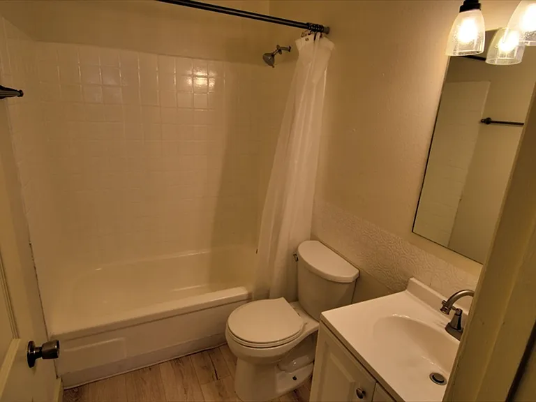 521 Nathan St SE — Photo 7