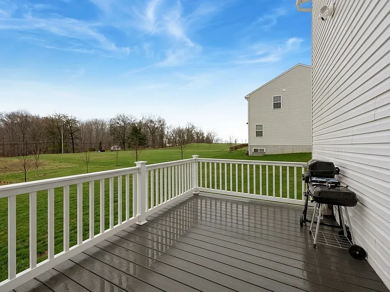 243 Chastain Dr — Photo 2