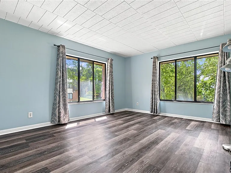 533 Forest Green Dr — Photo 14