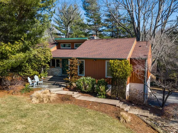903 Briar Wood Ct, West Chester, PA 19380