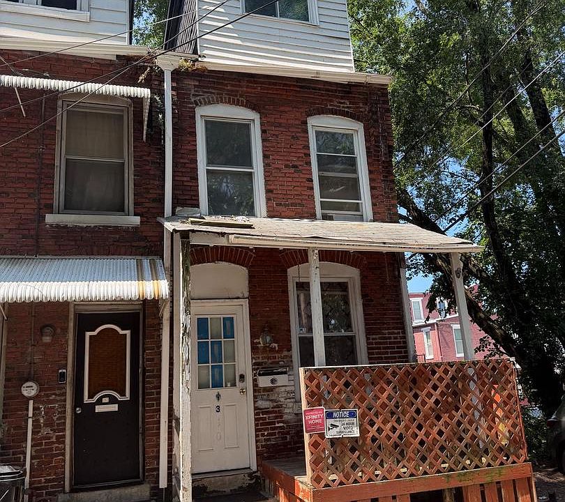 1st image of 310 Nectarine St