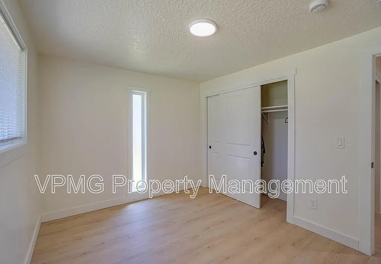 19419 NE 11th St — Photo 27