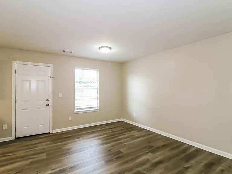 2436 Cornell Cir — Photo 6