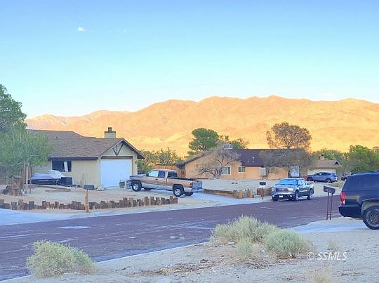 4th image of Pine St