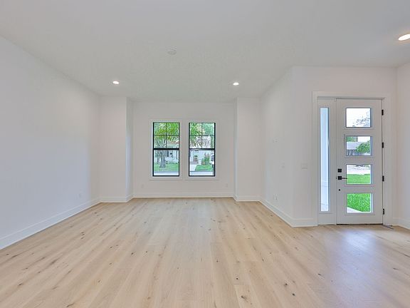 3rd image of 419 W Frances Ave
