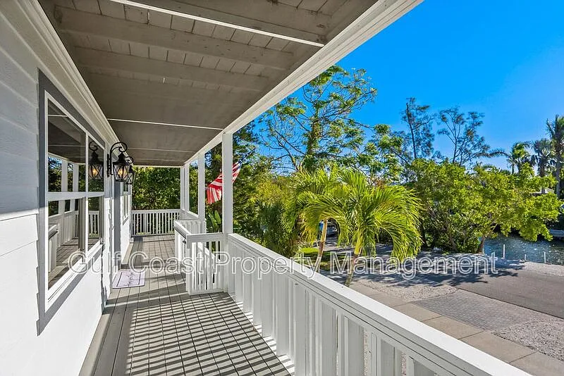 4 bed, 3.5 bath, 3526 sqft, $11,000 — Photo 3