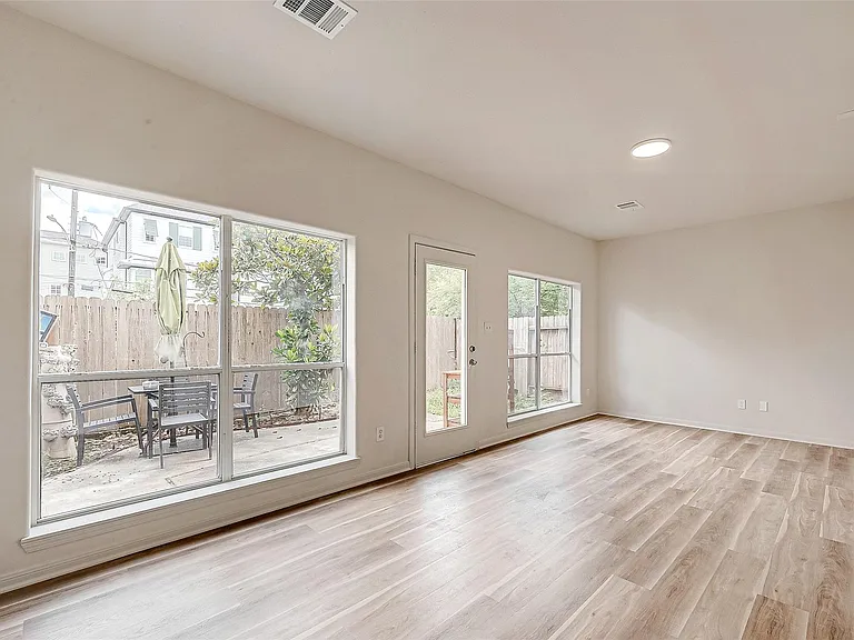 2150 Stacy Knl — Photo 38