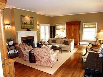 2nd image of 749 College St
