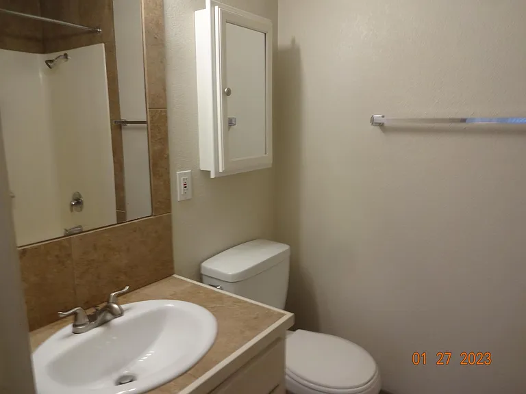 1122 Shorewood Cir — Photo 12