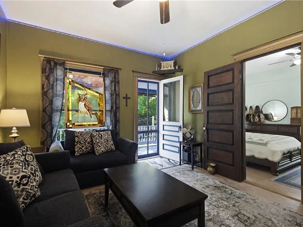 19 Pine St, Eureka Springs, AR 72632