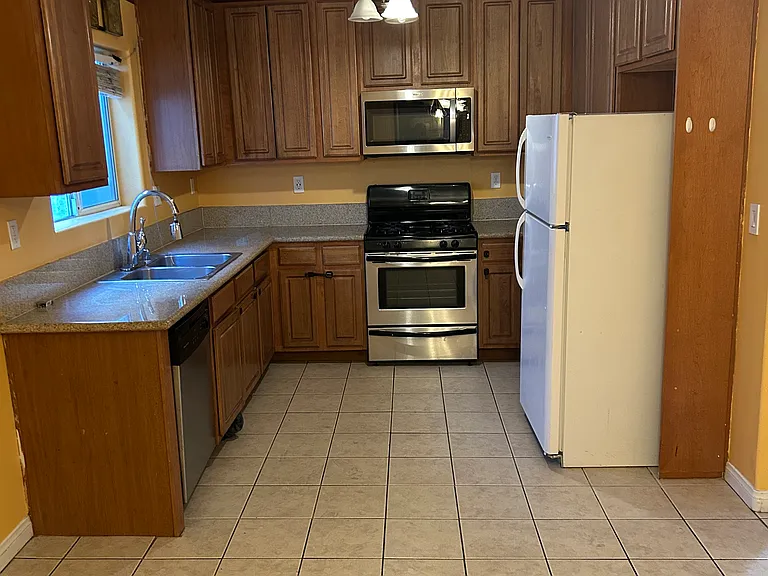 8800 Etiwanda Ave #8 — Photo 6