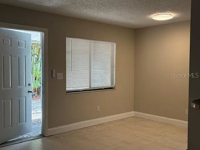 1562 S Jefferson Ave — Photo 4