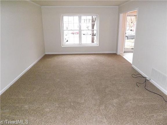 4th image of 3206 Regents Park Ln