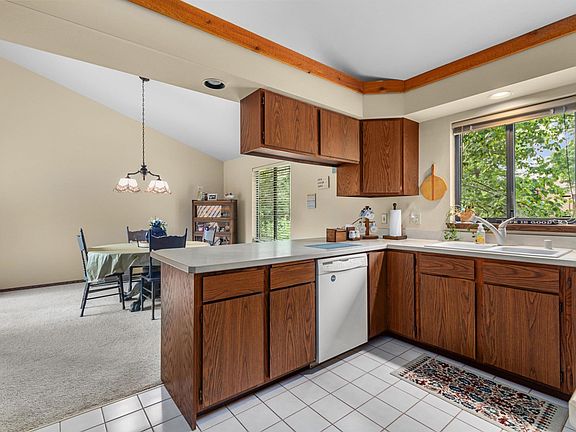 4th image of 9 Arbor Ln