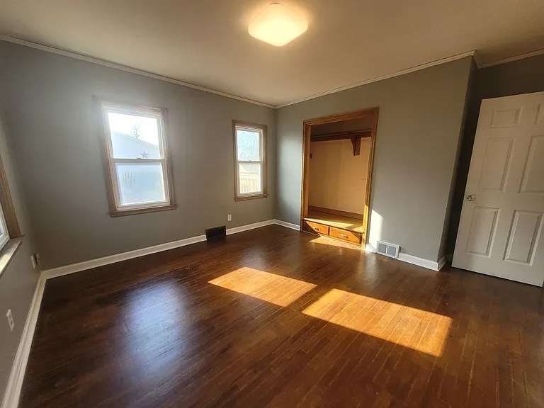2405 Maple St — Photo 5