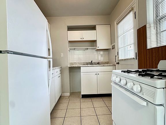 3rd image of 7022 Jamieson Ave #H
