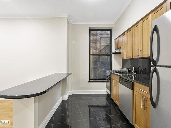 5th image of 151 E 81st St APT 5F