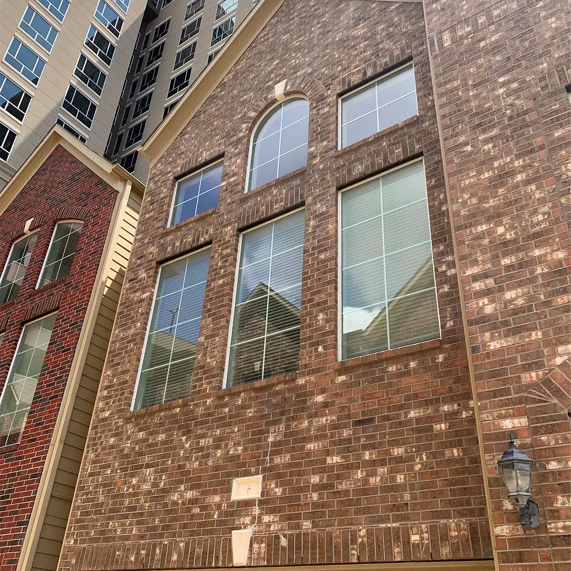 3 bed, 3.0 bath, 2344 sqft, $2,800 — Photo 1