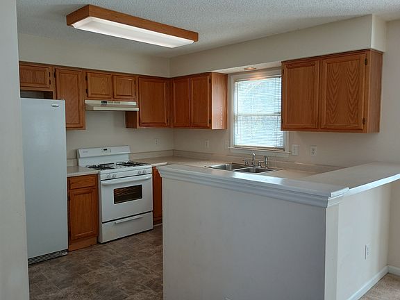4th image of 212 Hemmingwood Dr