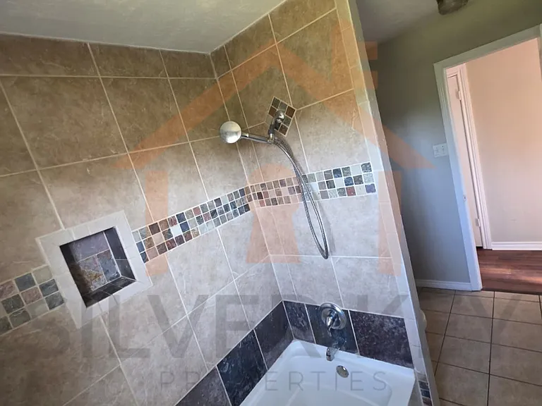 5306 NW Elm Ave — Photo 9