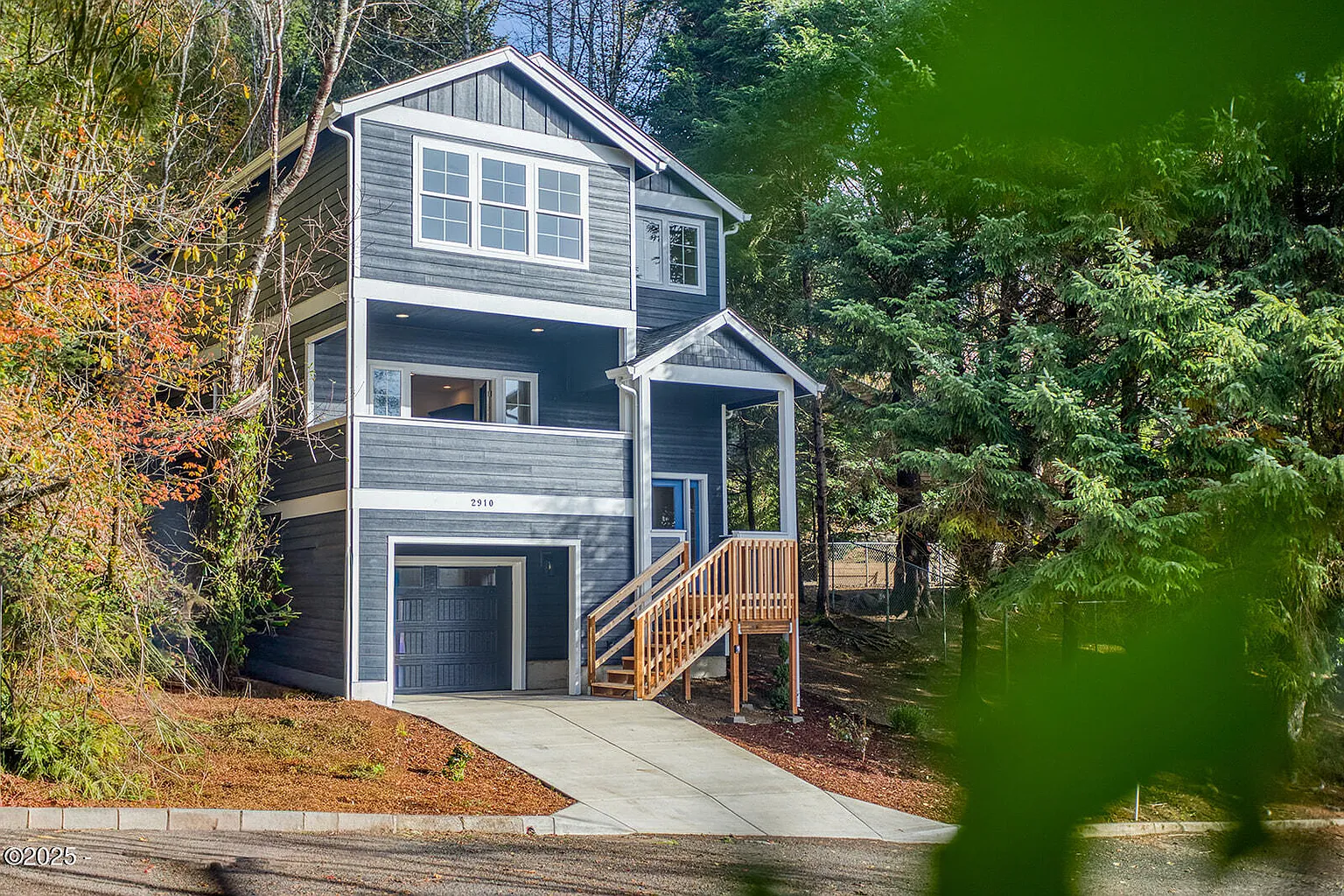 2910 NE Klamath Pl photo 1