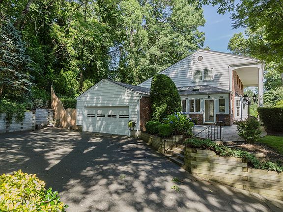 3rd image of 15 Maurice Ln