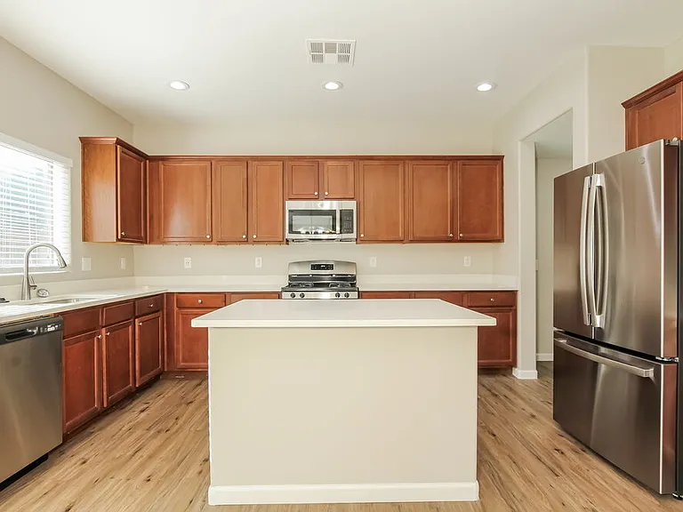 12121 W Avenida Del Rey — Photo 8