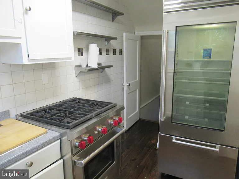 1304 Princess St — Photo 6