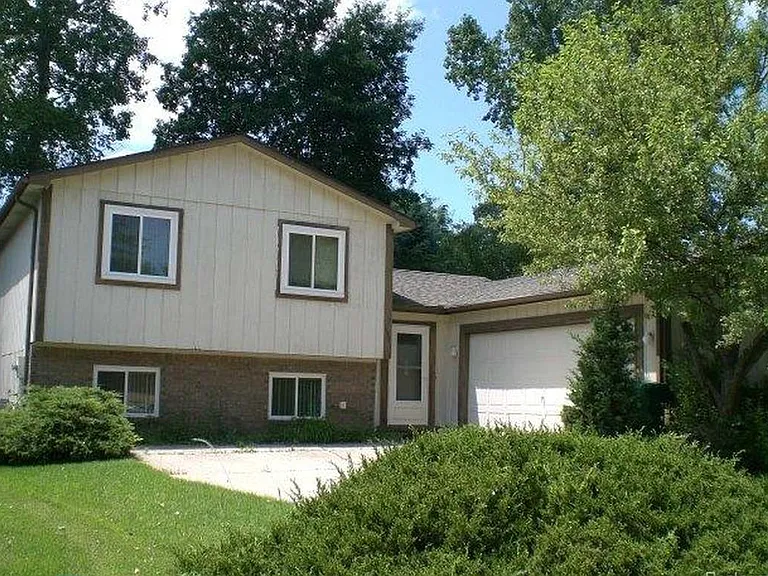 1664 Woodlake Cir — Photo 1