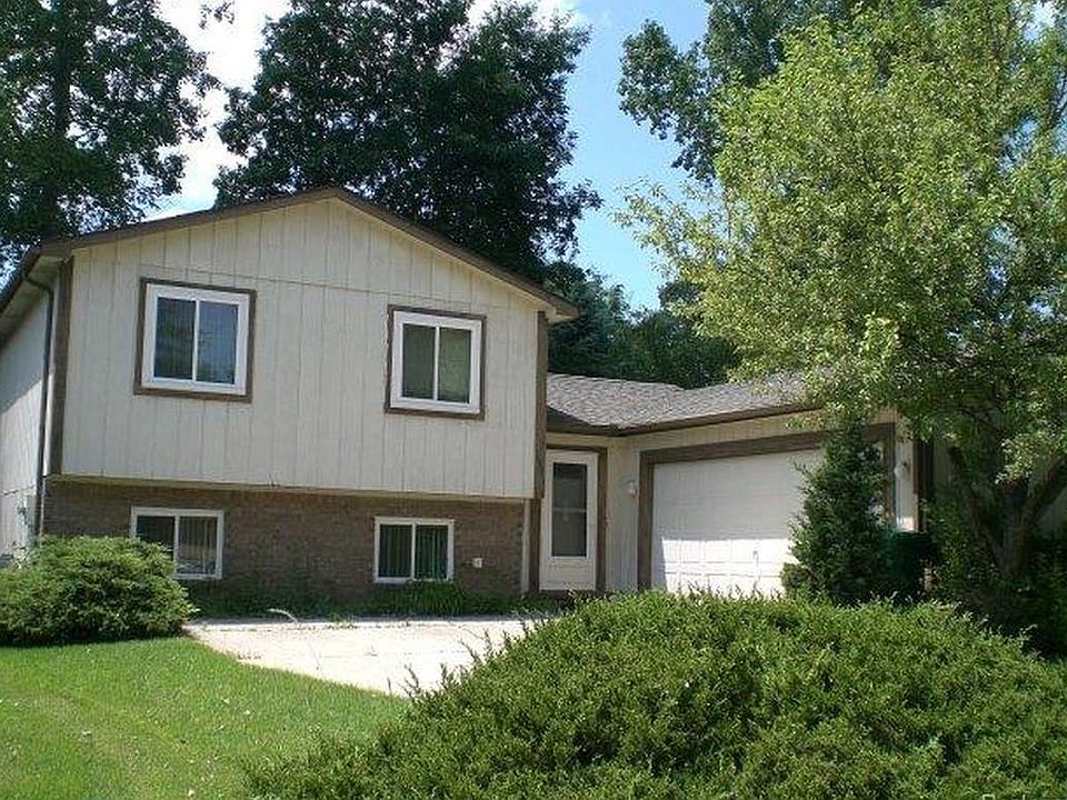1st image of 1664 Woodlake Cir