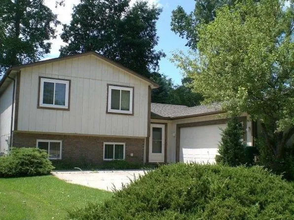 1664 Woodlake Cir, Brighton, MI 48116