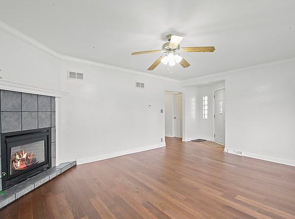 3rd image of 6115 W 99th St