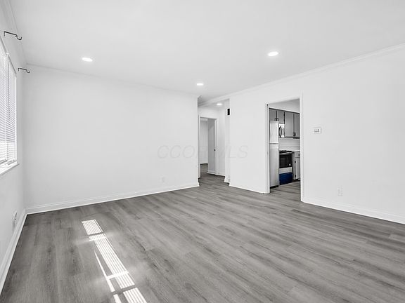4th image of 796 S Weyant Ave