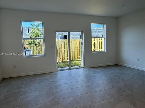 4th image of 1087 SE 2nd Ter