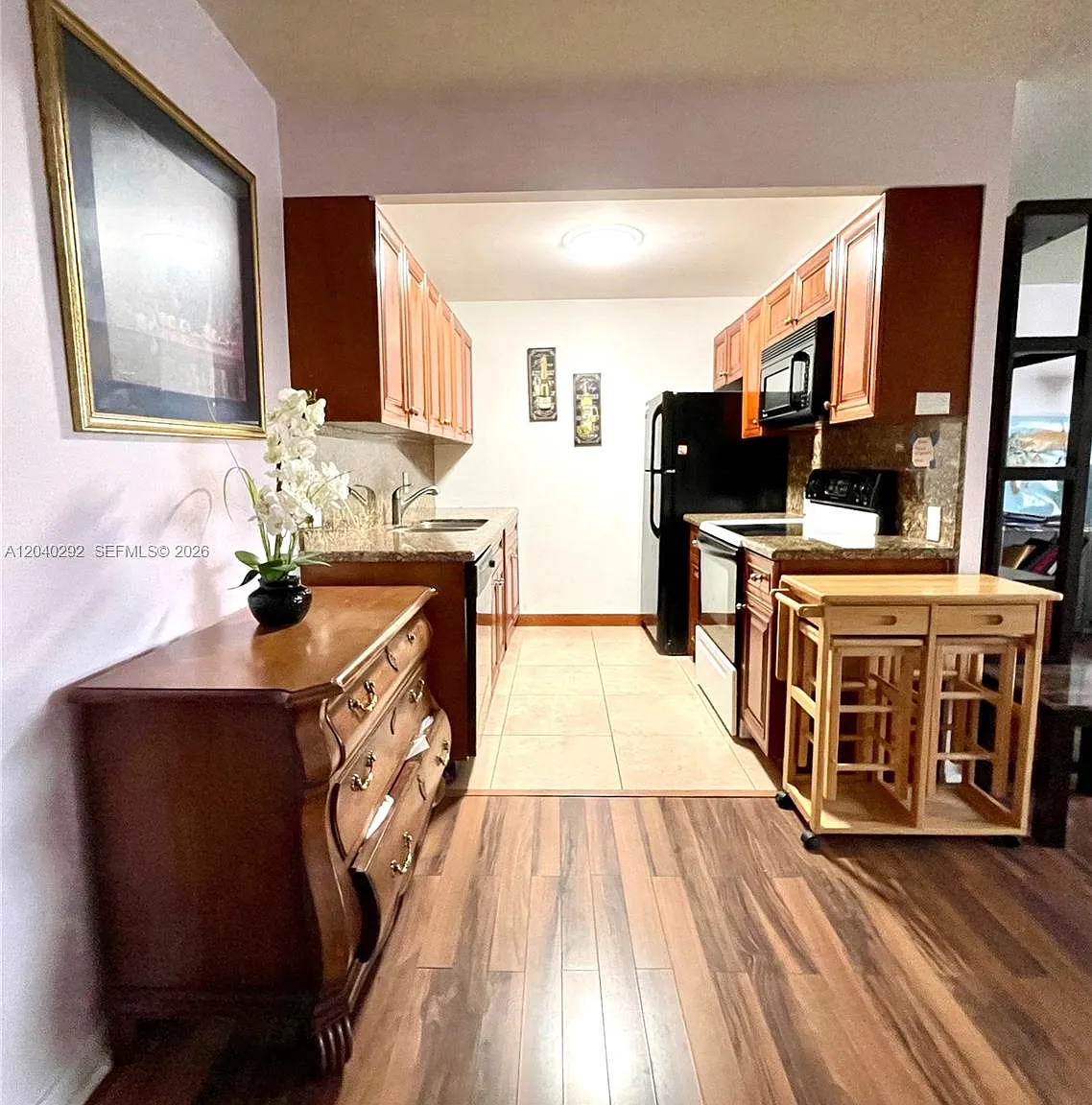 Harwood D Condo — Photo 1