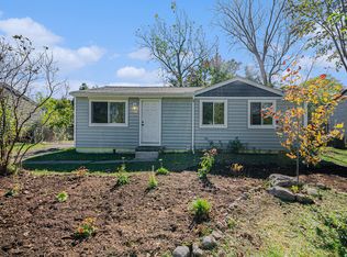 4 Burlingame Ct, Ann Arbor, MI 48108