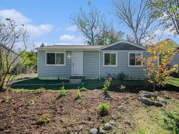 4 Burlingame Ct, Ann Arbor, MI 48108