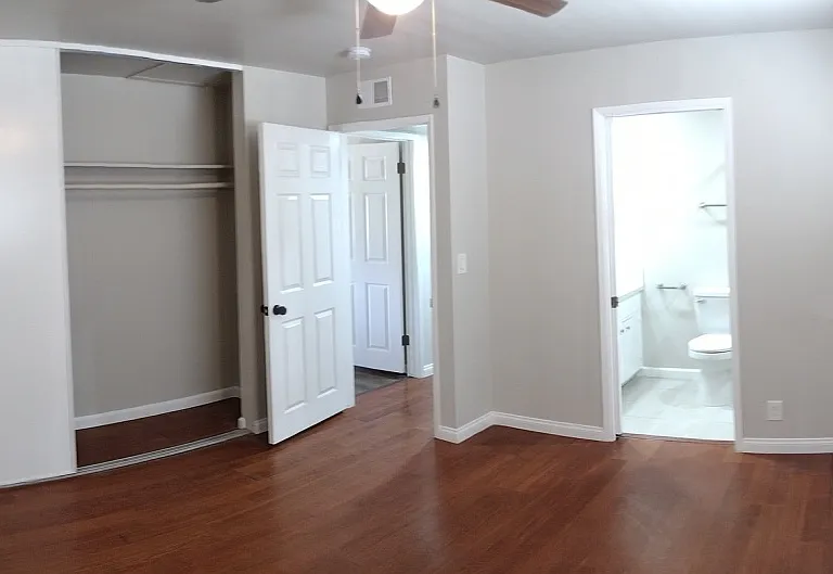 909 Galopago St — Photo 16
