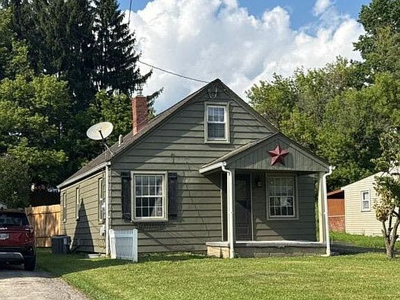 3rd image of 495 Spring St