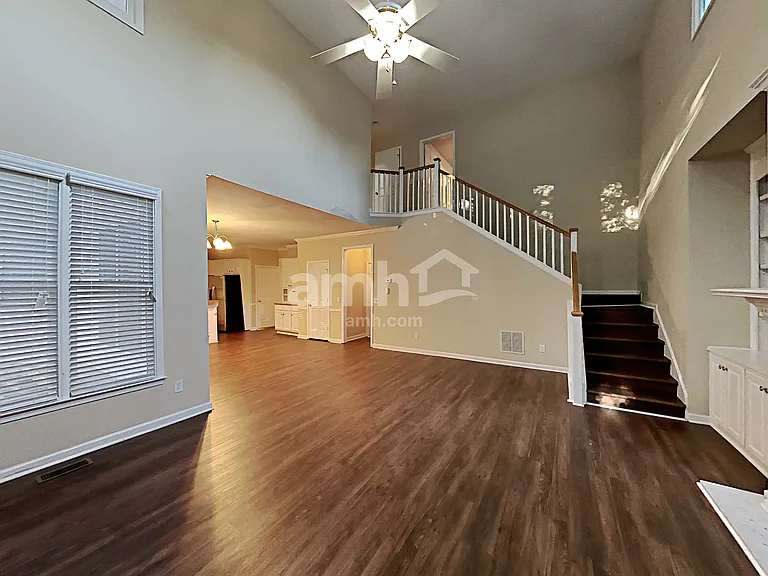 815 Hillcrest Ln — Photo 12