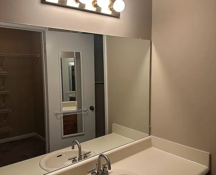 604 Tuxworth Cir #604 — Photo 5