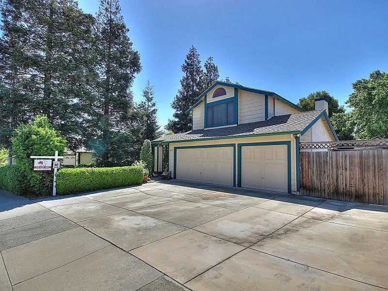 3012 Sunflower Dr photo 1